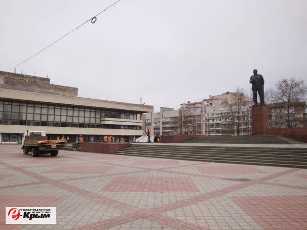В Симферополе началась реконструкция главной площади В Симферополе началась реконструкция главной площади